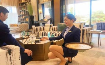 年度服务员个人总结最新8篇